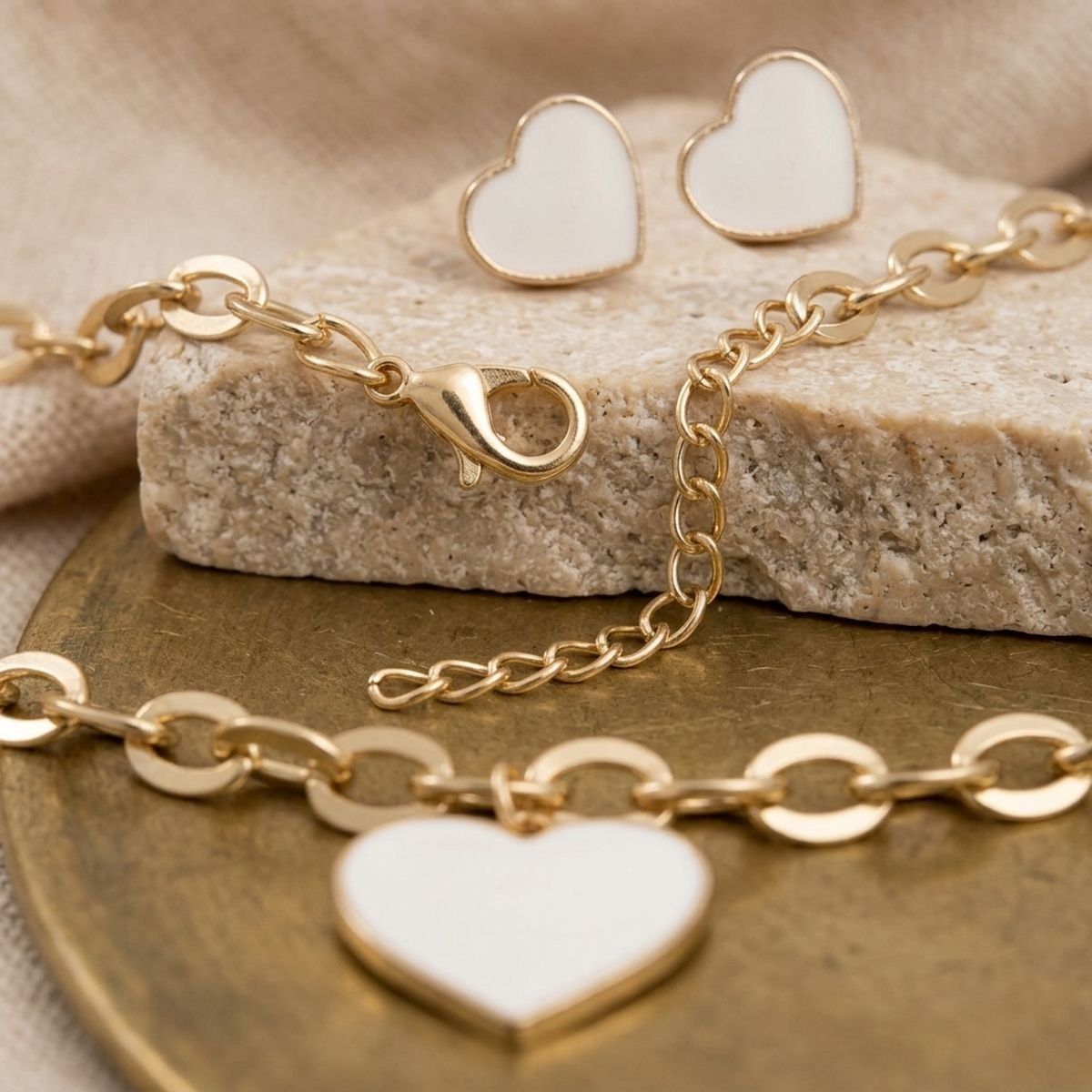 Cream Heart Pendant Gold Oval Chain Necklace