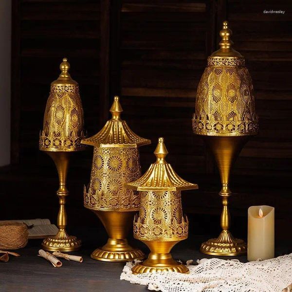 Candle Holders 1PC Large Vintage And Aged Golden Electronic Candlestick Ironwork Hollowed-out Handicraft Po Prop Atmosphere Wind Light