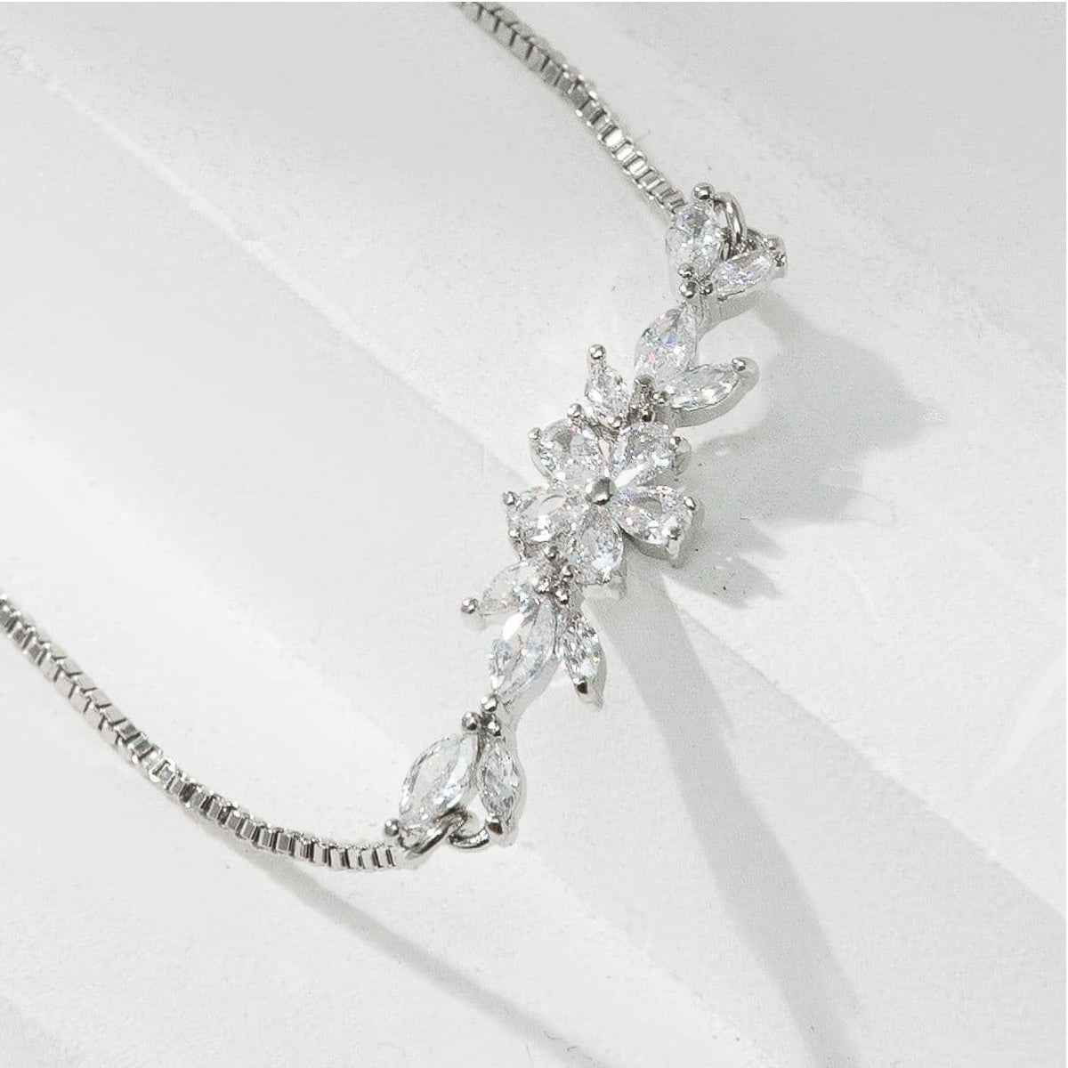 Zircon Flower Leaf Bracelet - Silver & Gold-plated Design for Women's Daily and Holiday Wear