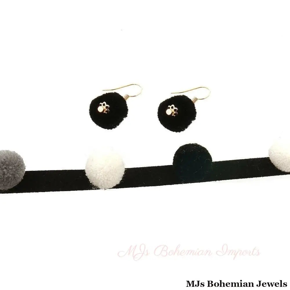 Black and White Pom Pom Choker Set