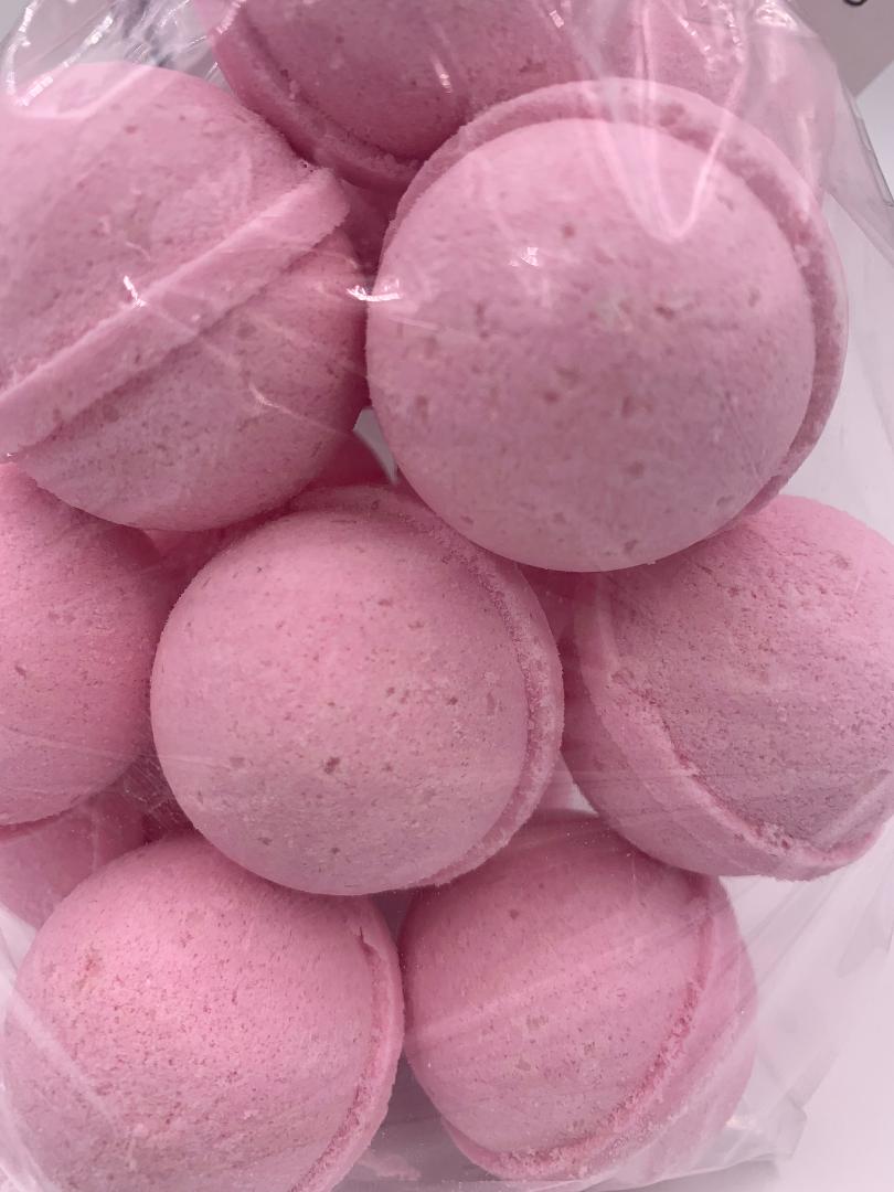 14 bath bombs (select from over 100 fragrances) our Little Bag of Balls (Fragrances A thru D)
