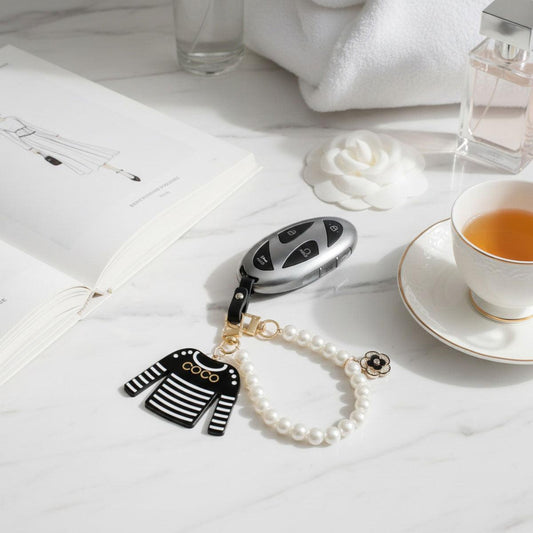 Keychain Black White Stripe COCO Shirt Pearl Clip
