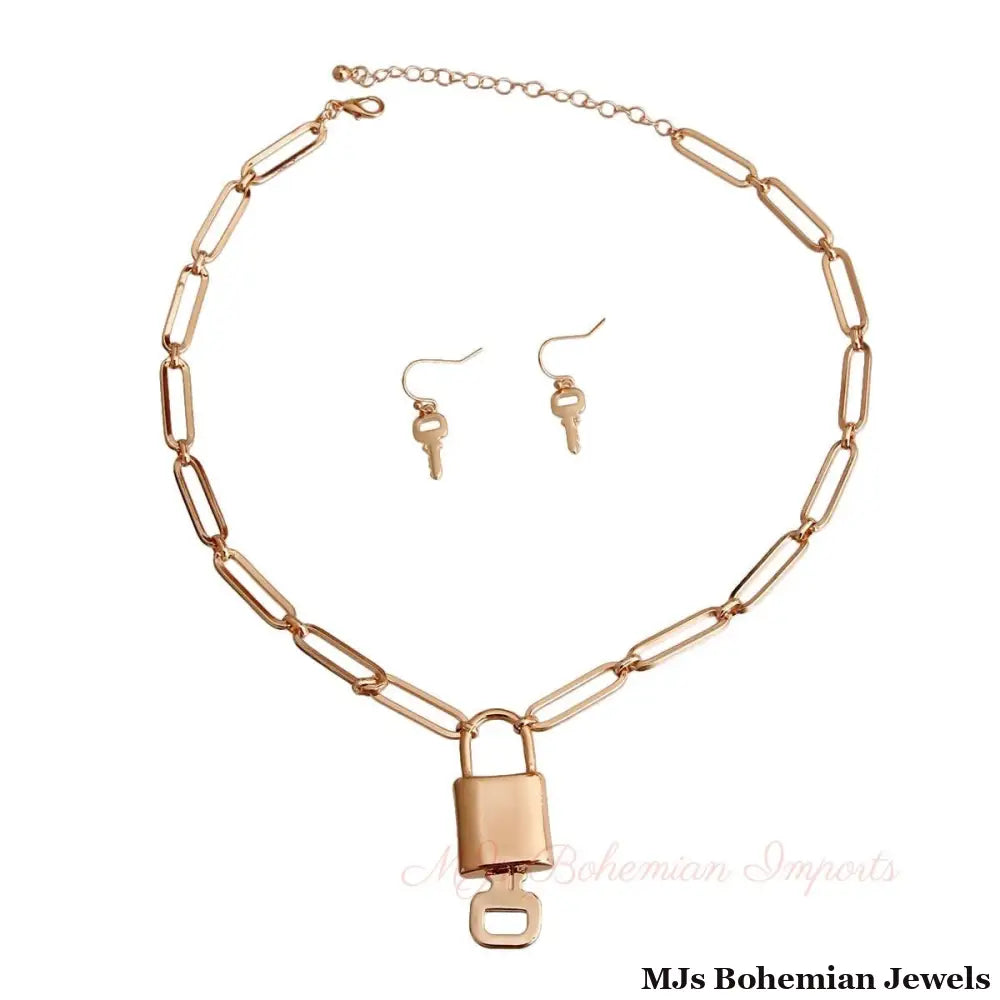 Gold Oval Link Lock Key Necklace