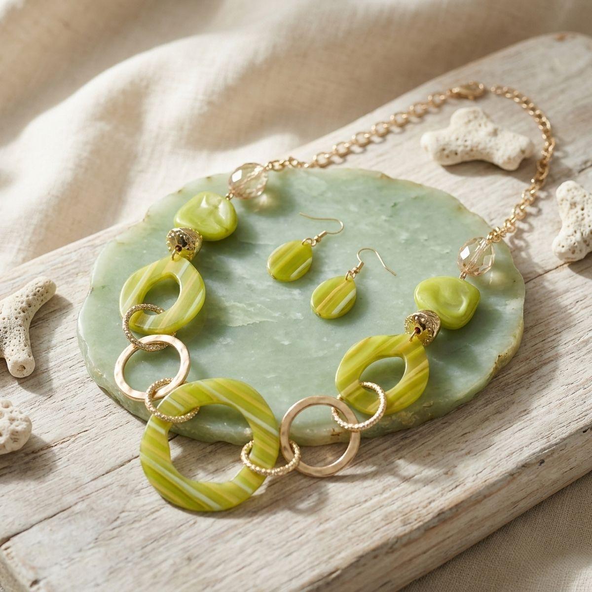 Long Green Stripe Mixed Elements Link Necklace