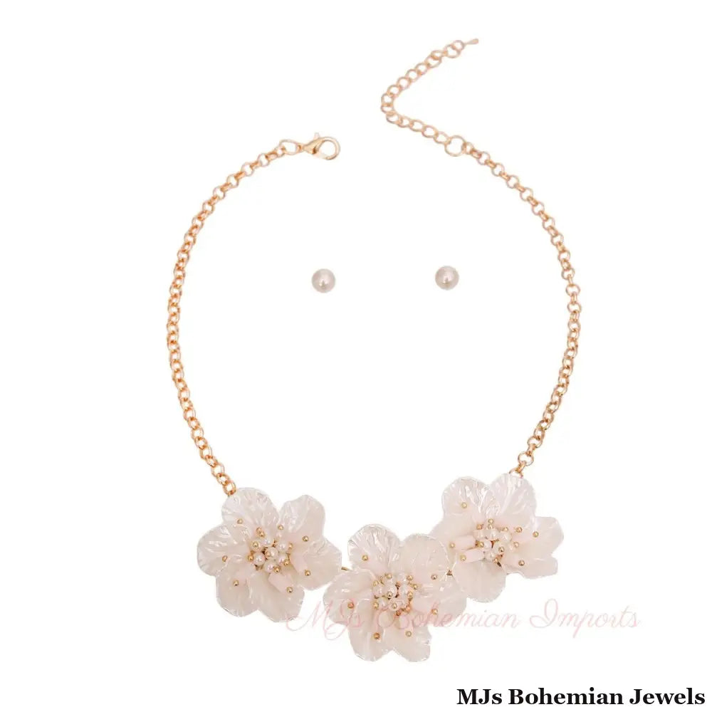 Mother of Pearl Flower Necklace