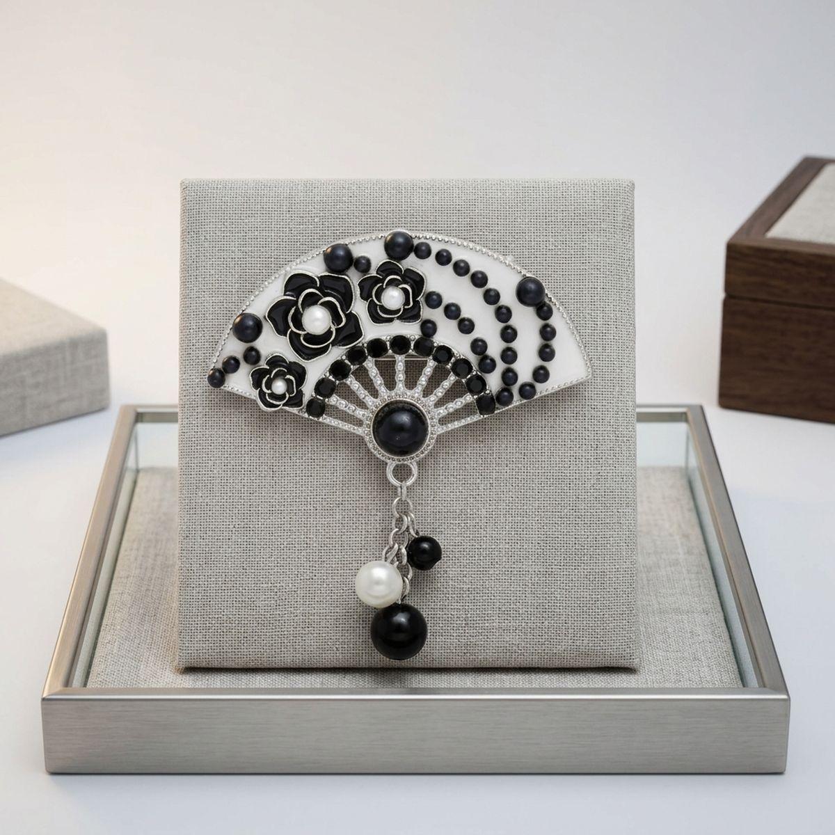 Brooch White Black and Silver Hanfu Fan Style Pin