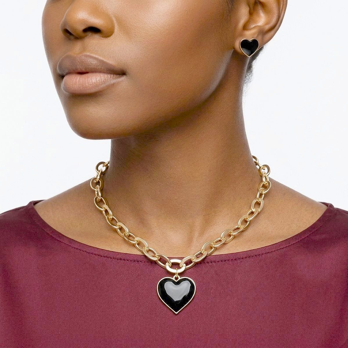 Black Heart Pendant Gold Oval Chain Necklace