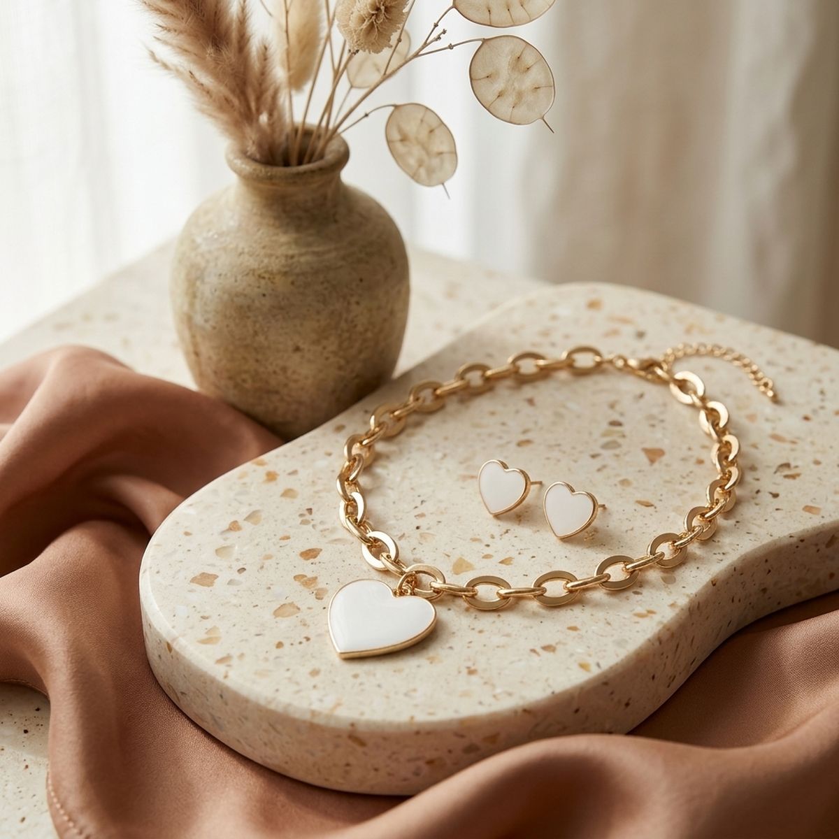 Cream Heart Pendant Gold Oval Chain Necklace