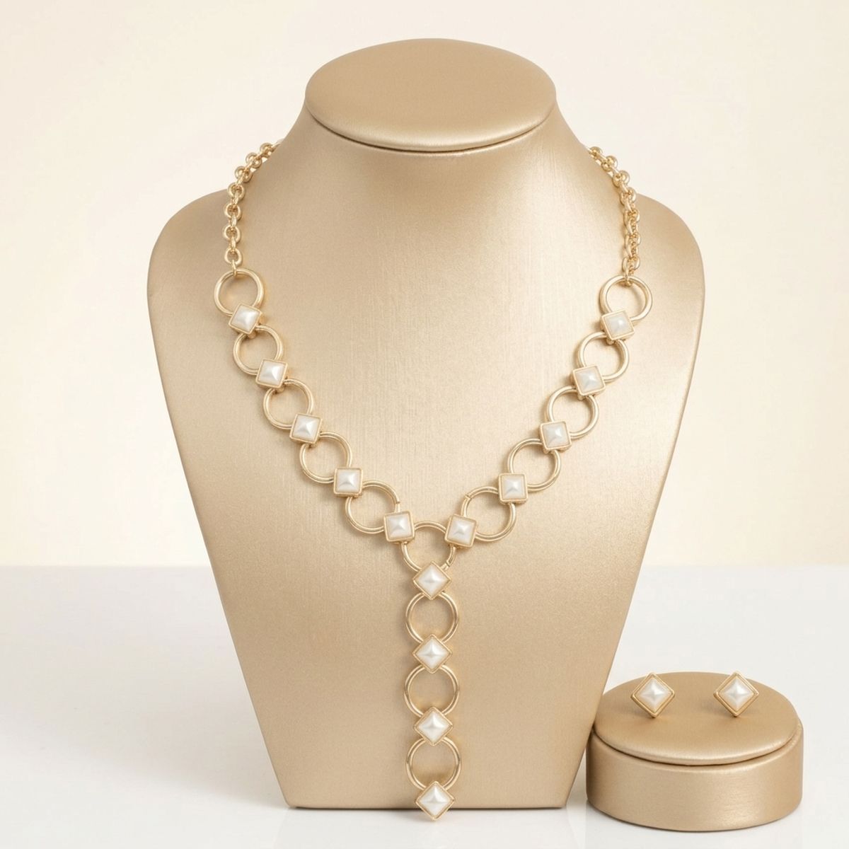 Y Gold Round Link Cream Pearl Pyramid Necklace