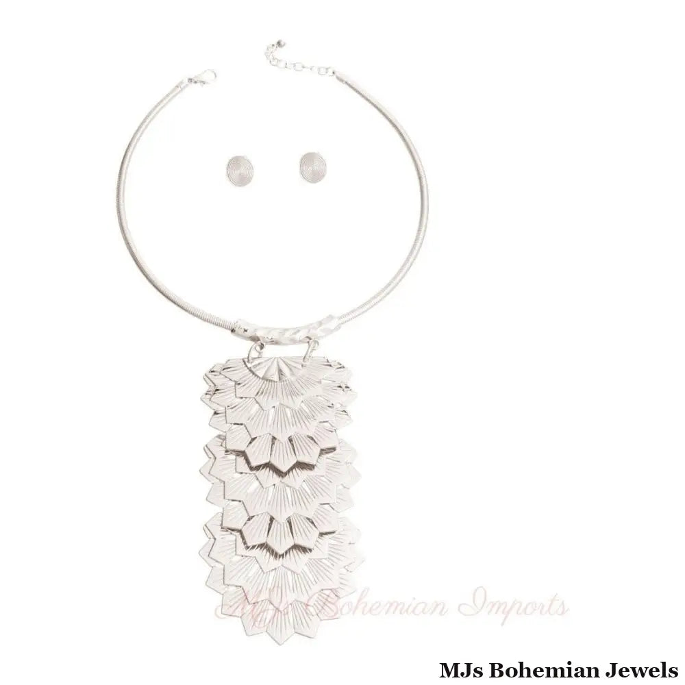 Silver Metal Art Deco Drop Collar